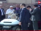 بالفيديو.. بابا الفاتيكان يصل الكلية الإكليريكية للقاء ممثلى الكنائس