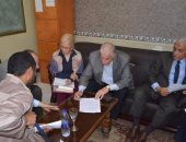 محافظ جنوب سيناء يلتقى عددا من المواطنين لحل مشاكلهم