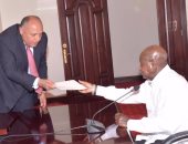 شكرى يسلم رئيس أوغندا رسالة من السيسى للتعاون ضمن مبادرة دول حوض النيل