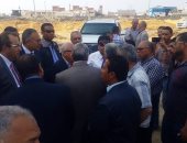 بالصور.. نائب وزير الإسكان يتفقد مشروعات تطوير العشوائيات ببورسعيد