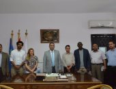 رئيس جامعة أسوان يستقبل وفدا من صندوق الأقلمة المناخية وبرنامج الأغذية العالمى