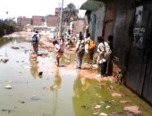 بالفيديو..قارئ يشكو من برك المياه فى شارع "نجع الخلاصات" بأسوان 