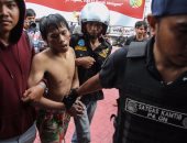 بالصور.. السلطات الإندونيسية تطلق حملة أمنية لضبط عشرات السجناء الفارين
