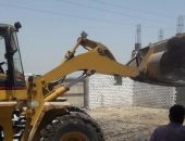 أمن الشرقية يزيل تعديات على أرض مملوكة للسكة الحديد بمدينة أبو حماد