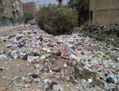 بالصور.. القمامة تحاصر أهالى شارع الصرف بسوهاج.. وقارئ: "تعبنا من الشكاوى"