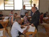 رئيس جامعة الزقازيق يتفقد لجان الامتحانات بكلية الحقوق