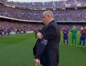 بالفيديو.. برشلونة يكرِّم "كابتن" الإداريين قبل مباراة فياريال