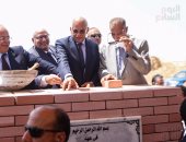 بالصور.. عبد العال ورئيس جامعة عين شمس يضعان حجر الأساس لكليتى التجارة والحقوق