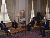 سامح شكرى يبحث مع نظيره الإريترى ومستشار رئيس إريتريا تعزيز تعاون البلدين