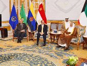 الرئيس السيسى يستقبل رئيس الوزراء الكويتى بمقر إقامته بالكويت