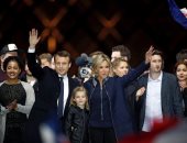 بالصور.. ماكرون وزوجته يحتفلان بفوزه فى انتخابات الرئاسة الفرنسية