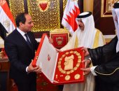 بالصور.. ملك البحرين يمنح السيسى "أرفع وسام" ويؤكد: مصر لم تأل جهدا لدعم الخليج
