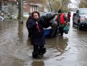 بالصور.. لليوم الثانى على التوالى الفيضانات تشرد مئات الكنديين من منازلهم