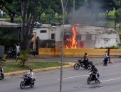 بالصور.. الشرطة الفنزويلية تمنع المعارضين مجددا من الوصول إلى وسط كراكاس