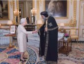 ملكة بريطانيا تستقبل البابا تواضروس فى القصر الملكى بلندن