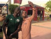 أعضاء الأهلي يلتقطون "السيلفى" مع حكم مباراة زاناكو