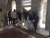 بالفيديو..وزير الخارجية يضع إكليلا من الزهور على قبر الزعيم الراحل نكروما وحرمه
