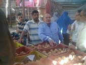 رئيس مدينة السنطة يتفقد منافذ السلع الغذائية ويوجه بتكثيف الحملات الرقابية