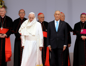 بالصور.. بابا الفاتيكان يصل البرتغال للاحتفال بالمئوية الأولى لظهور العذراء