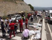 بالصور.. ارتفاع عدد ضحايا انقلاب حافلة سياحية بتركيا لـ23 قتيلا و13 مصابا