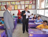 بالصور ..محافظ الإسماعيلية يتفقد لجان امتحانات الشهادتين الإبتدائية والإعدادية