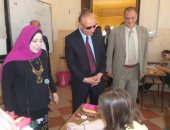 محافظ القاهرة يتفقد سير امتحانات الشهادة الإعدادية بمدرسة قصر الدوبارة