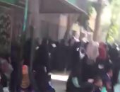 بالفيديو..قارئ بسوهاج يرصد تزاحم المواطنين بسبب شائعة "معاش جمال مبارك"