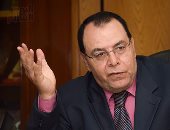 نائب رئيس جامعة الأزهر يتفقد لجان كلية الدراسات الإنسانية