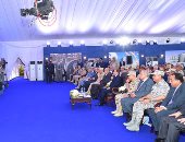 السيسى يفتتح كوبرى طهطا ومشروع كوبرى الكباش ويداعب أحد المهندسين