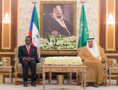 الملك سلمان ورئيس غينيا الإستوائية يشهدان توقيع مذكرة تفاهم بين البلدين