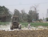 بالصور .. إزالة 30 حالة تعدى على الأراضى الزراعية بمدينة إسنا جنوب الأقصر