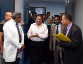 بالصور.. وزير الصحة ومحافظ البحر الأحمر يتفقدان مستشفى الشلاتين