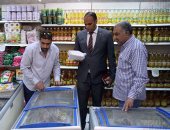 الرقابة الإدارية تواصل حملاتها على منافذ بيع السلع الغذائية قبل رمضان 