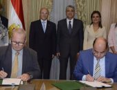 وزيرا الاستثمار والإنتاج الحربى يشهدان توقيع عقد لإنتاج طاقة شمسية من الرمال