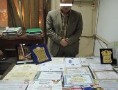 الأموال العامة تضبط مواطن انتحل صفة مستشار للنصب على المواطنين بكارنيهات مزورة