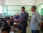 بالصور.. وكيل تعليم كفر الشيخ: امتحان "هندسة الإعدادية" فى مستوى الطالب