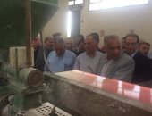 وزير الري يتفقد مراحل تصنيع مواسير الصرف بالدقهلية