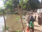 بالصور ..غرق 15 منزلا وسقوط شجرة كبيرة بـ"بيلا" فى كفر الشيخ بسبب مياه ترعة