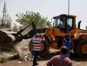 بالصور.. حى العامرية يشن حملة لاستعادة 5 أفدنة بطريق البتروكيماويات