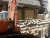 حى غرب الإسكندرية يشن حملة لإزالة التعديات عن أراضى الدولة