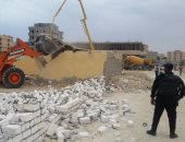 بالصور.. مدير أمن مطروح يشرف على إزالة التعديات على أراضى الدولة