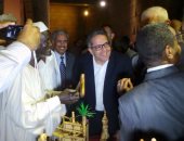 بالفيديو والصور.. وزير الآثار يفتتح معرض النوبة للحرف التراثية بأسوان