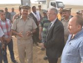 محافظ المنيا يتابع إزالة التعديات بالطريق الصحراوى الغربى