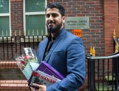 بريطانيا تعتقل شابا مسلما لرفضه الكشف عن كلمات سر أجهزته الذكية