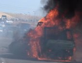 بالصور.. قارئ يرصد حريق سيارة بطريق الواحات فى أكتوبر وتوقف حركة المرور
