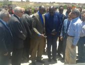 بالصور..وفد الرى ووزير الرى الصومالى يتفقدان محطة الطاقة الشمسية بالداخلة