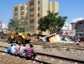 بالصور ..إزالة 85 حالة تعدى على أملاك السكك الحديدية بكفر البطيخ فى دمياط
