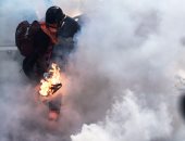 بالصور.. تصاعد حدة الاشتباكات فى فنزويلا خلال أكبر احتجاج ضد الرئيس مادورو