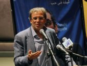 خالد يوسف: إحنا ممولين وبناخد فلوس وهنستقيل من المجلس.. ونواب: "ما تستقيل"