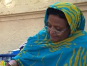 بعد وصفها بالبطلة القومية.. أستاذة جامعية تبيع الشاى بالسودان